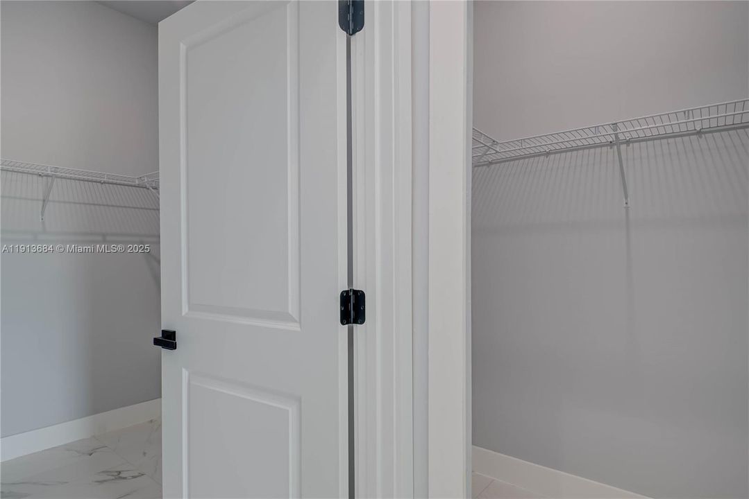 For Sale: $305,000 (3 beds, 2 baths, 1632 Square Feet)