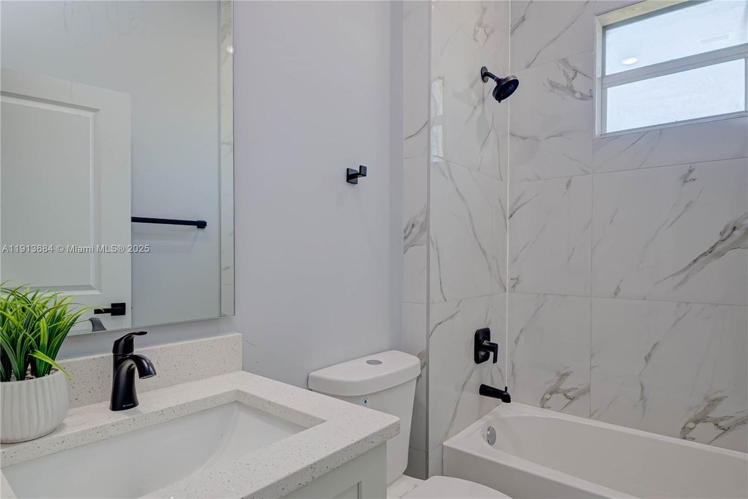 For Sale: $305,000 (3 beds, 2 baths, 1632 Square Feet)