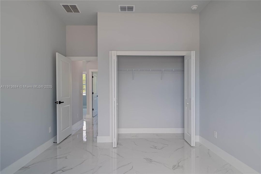 For Sale: $305,000 (3 beds, 2 baths, 1632 Square Feet)