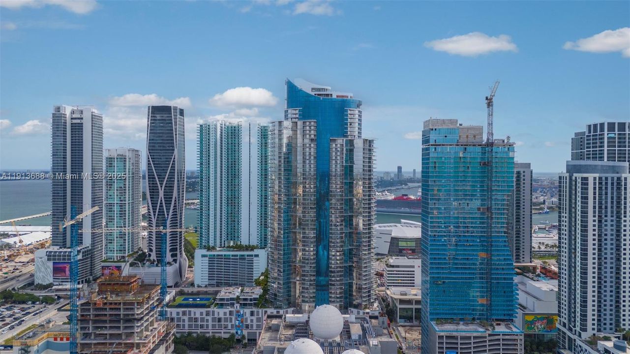 For Sale: $3,750,000 (5 beds, 5 baths, 3312 Square Feet)