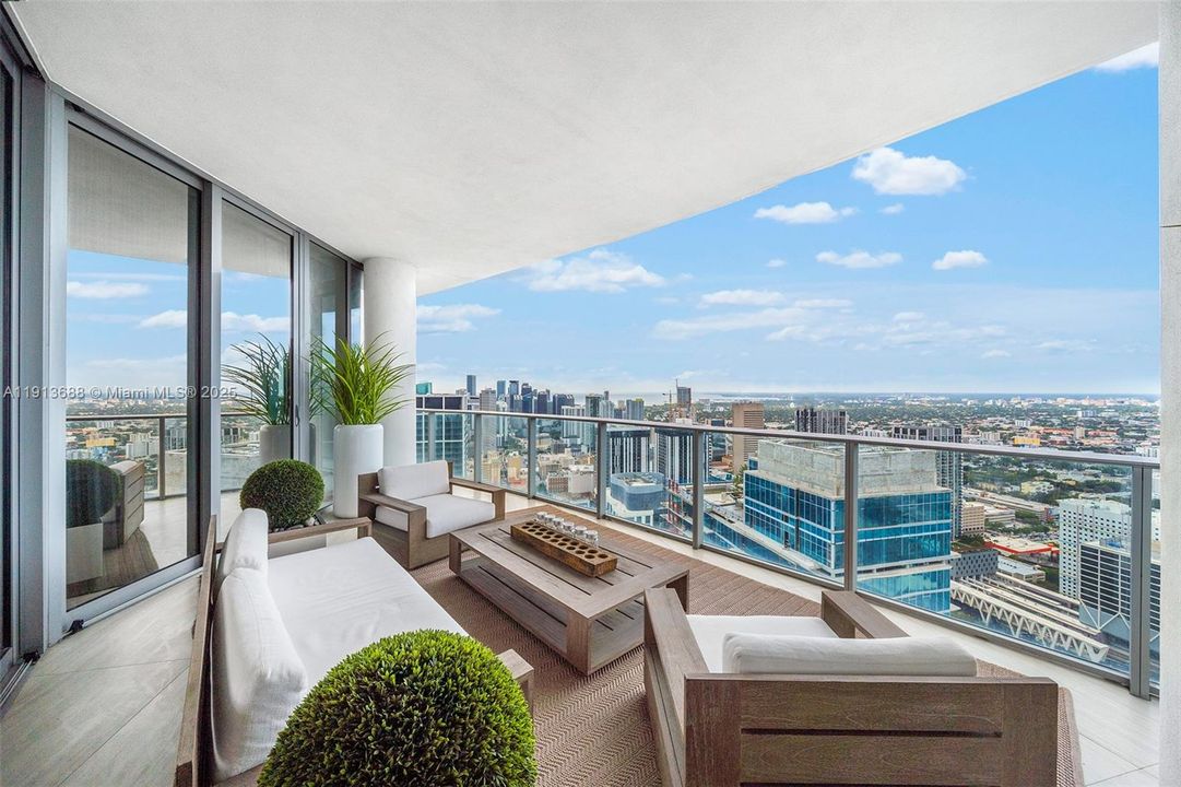 For Sale: $3,750,000 (5 beds, 5 baths, 3312 Square Feet)