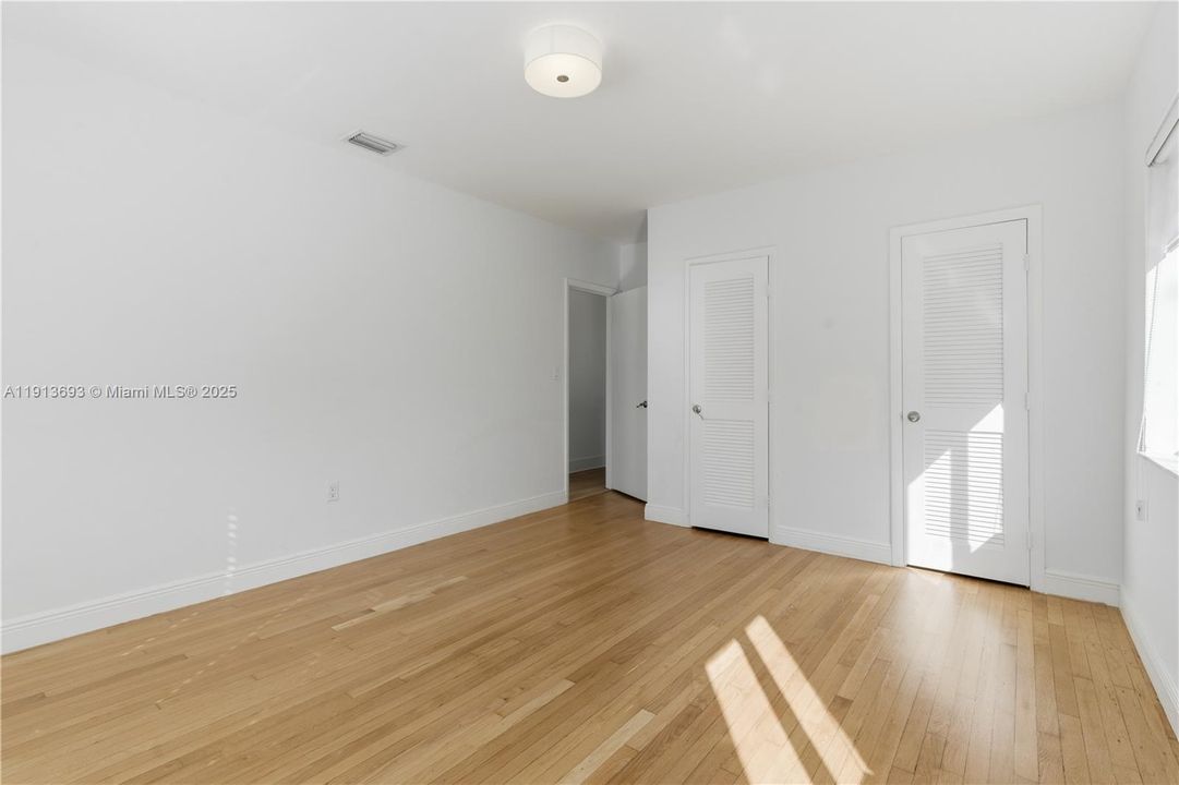 合同活跃: $4,450 (3 贝兹, 2 浴室, 1242 平方英尺)