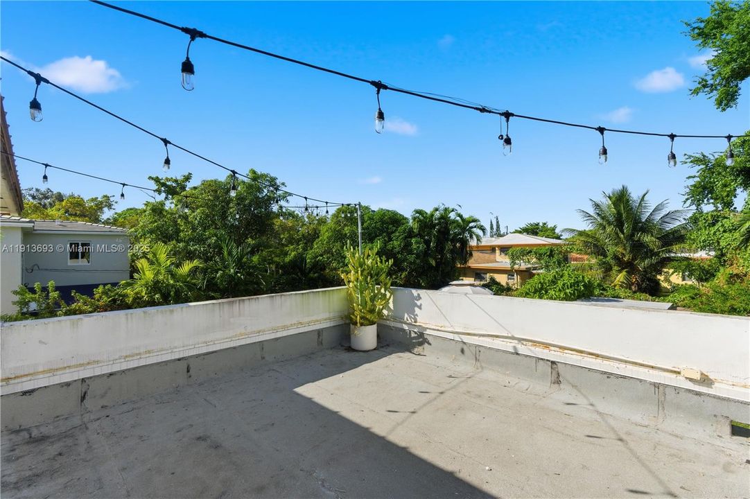 合同活跃: $4,450 (3 贝兹, 2 浴室, 1242 平方英尺)