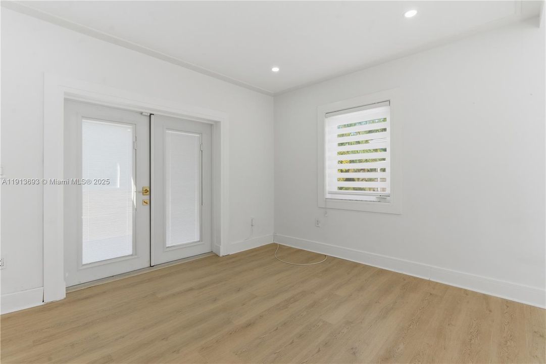 合同活跃: $4,450 (3 贝兹, 2 浴室, 1242 平方英尺)