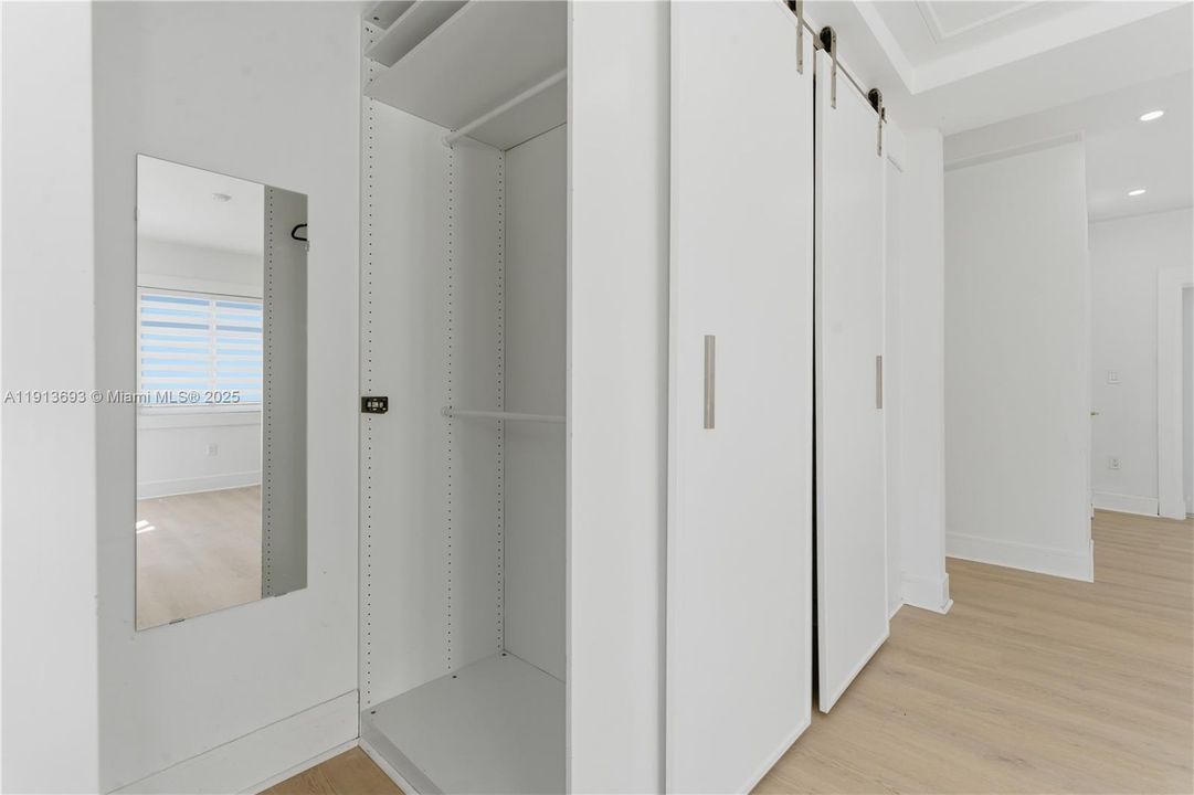 合同活跃: $4,450 (3 贝兹, 2 浴室, 1242 平方英尺)