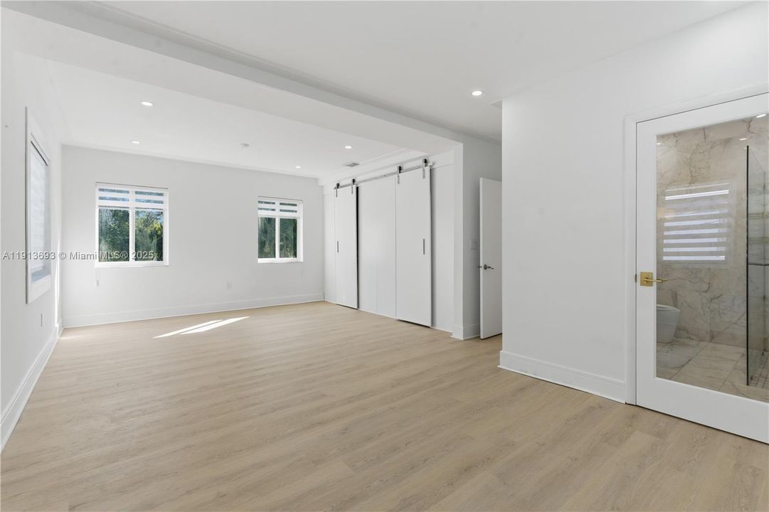 合同活跃: $4,450 (3 贝兹, 2 浴室, 1242 平方英尺)