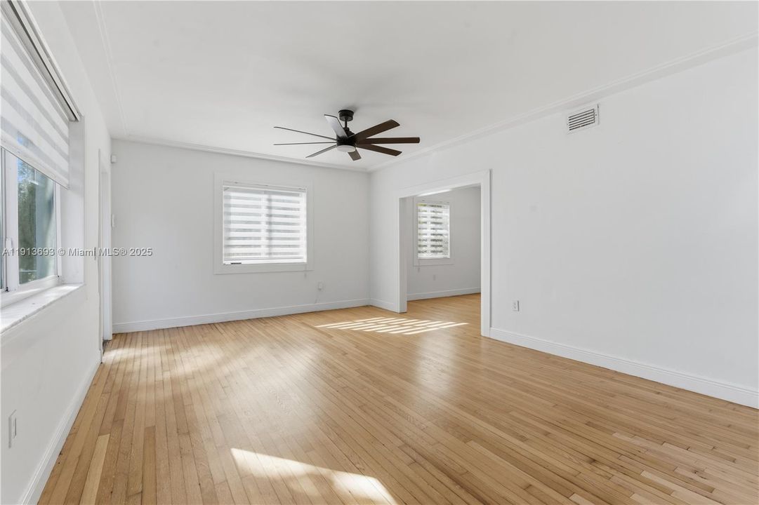 合同活跃: $4,450 (3 贝兹, 2 浴室, 1242 平方英尺)