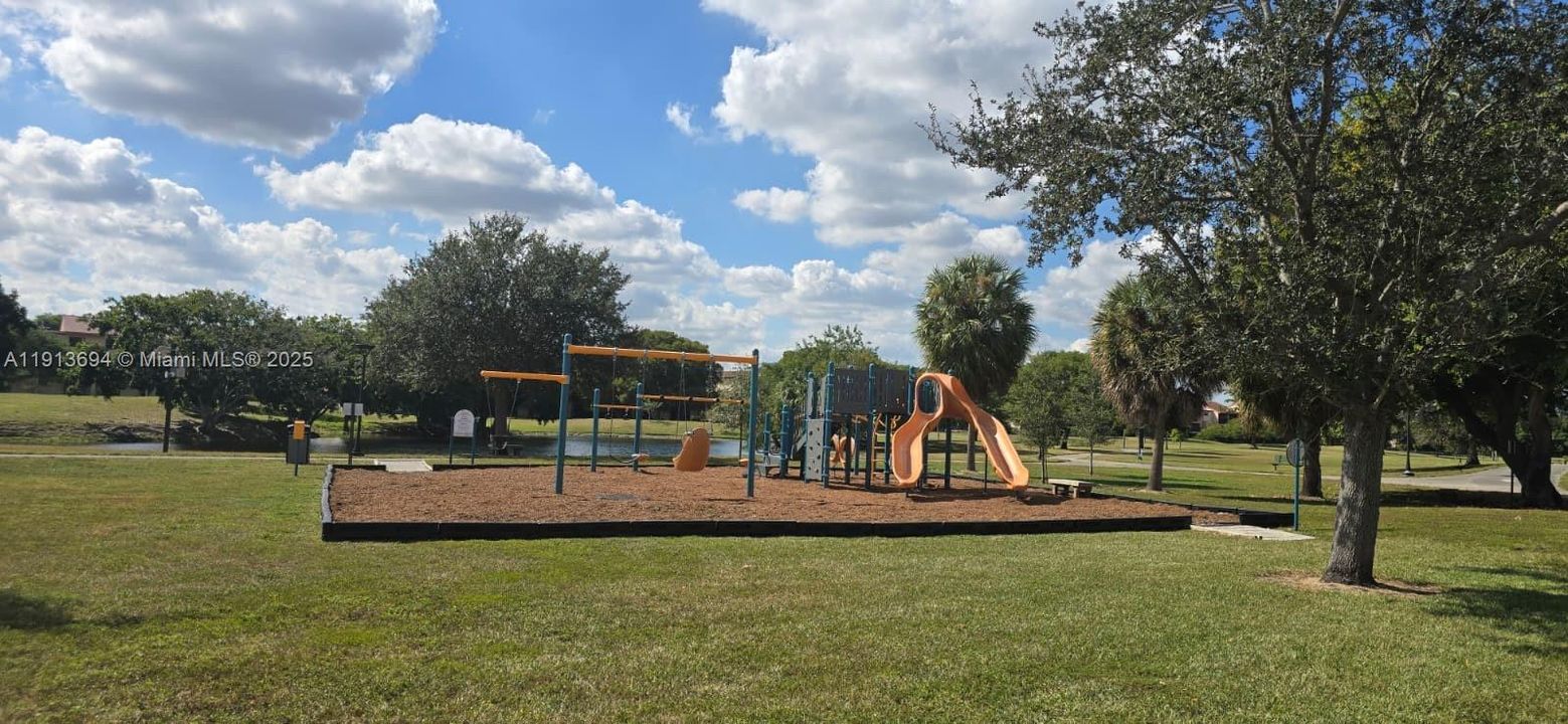 For Sale: $465,000 (3 beds, 2 baths, 1565 Square Feet)