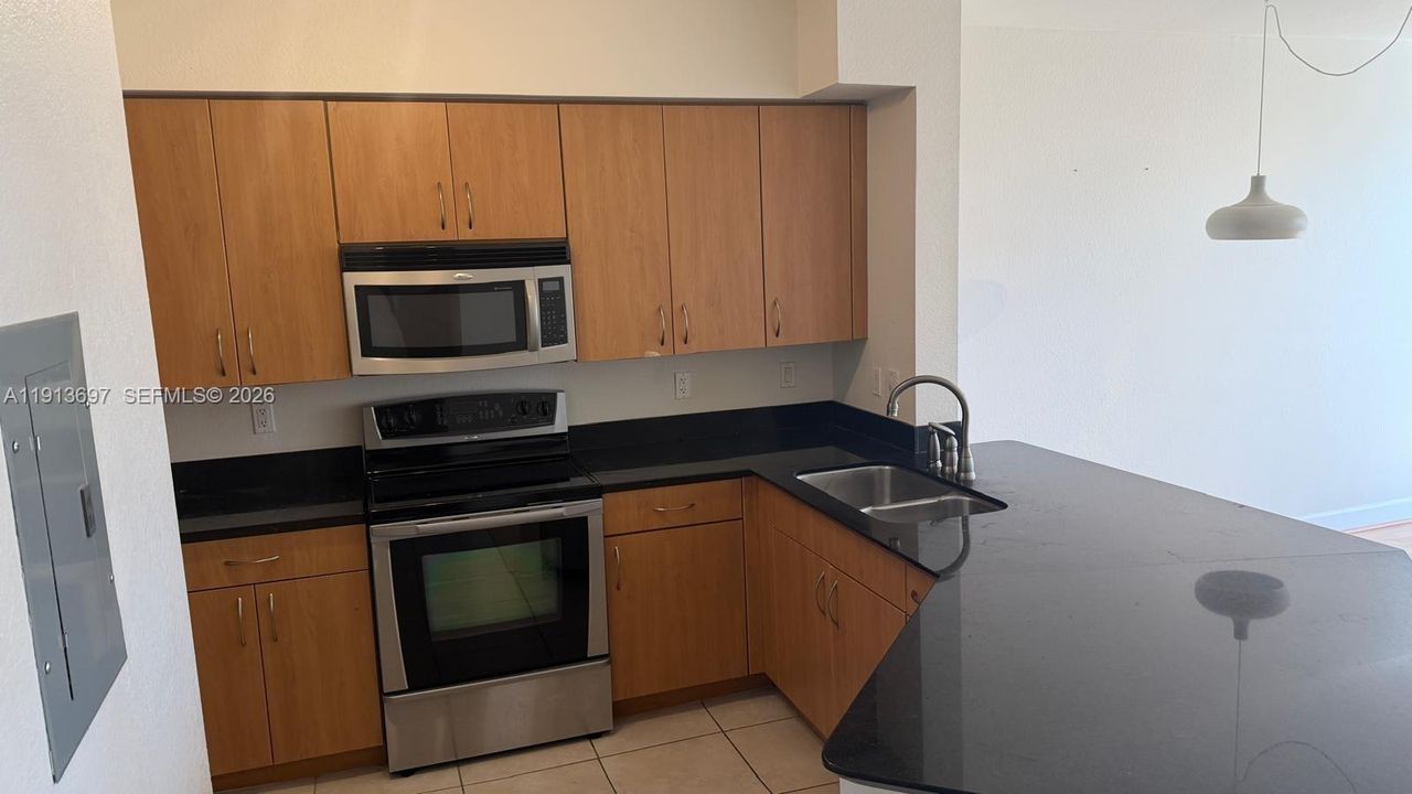 Recientemente alquilado: $2,250 (1 camas, 1 baños, 863 Pies cuadrados)