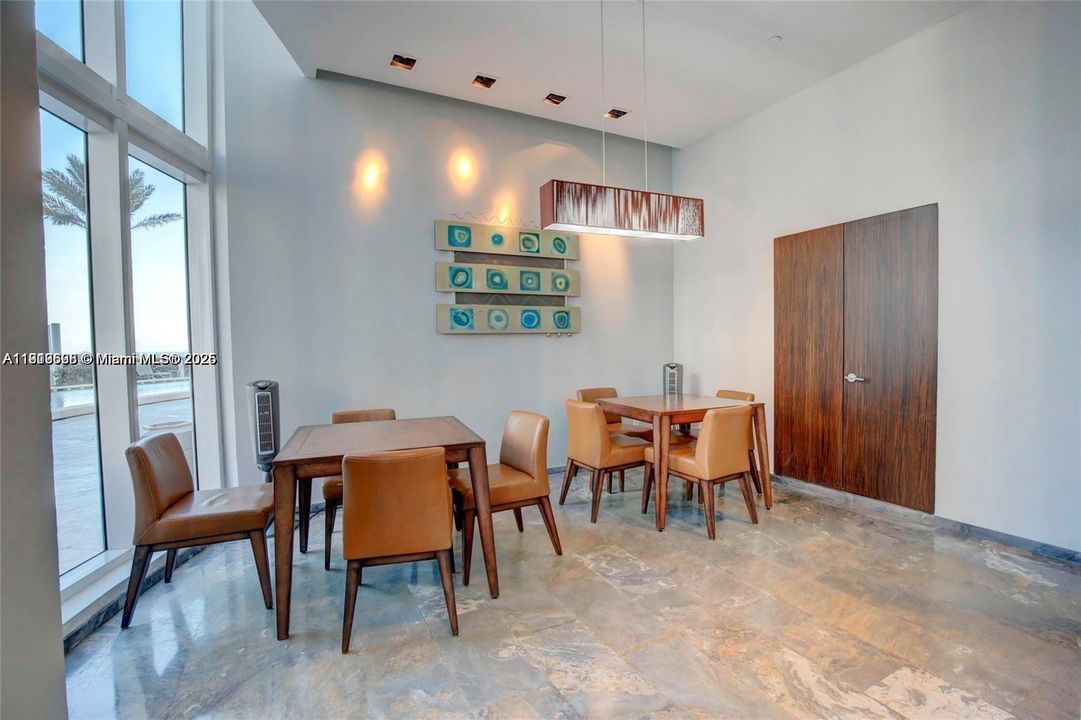 Active With Contract: $5,500 (2 beds, 2 baths, 1396 Square Feet)