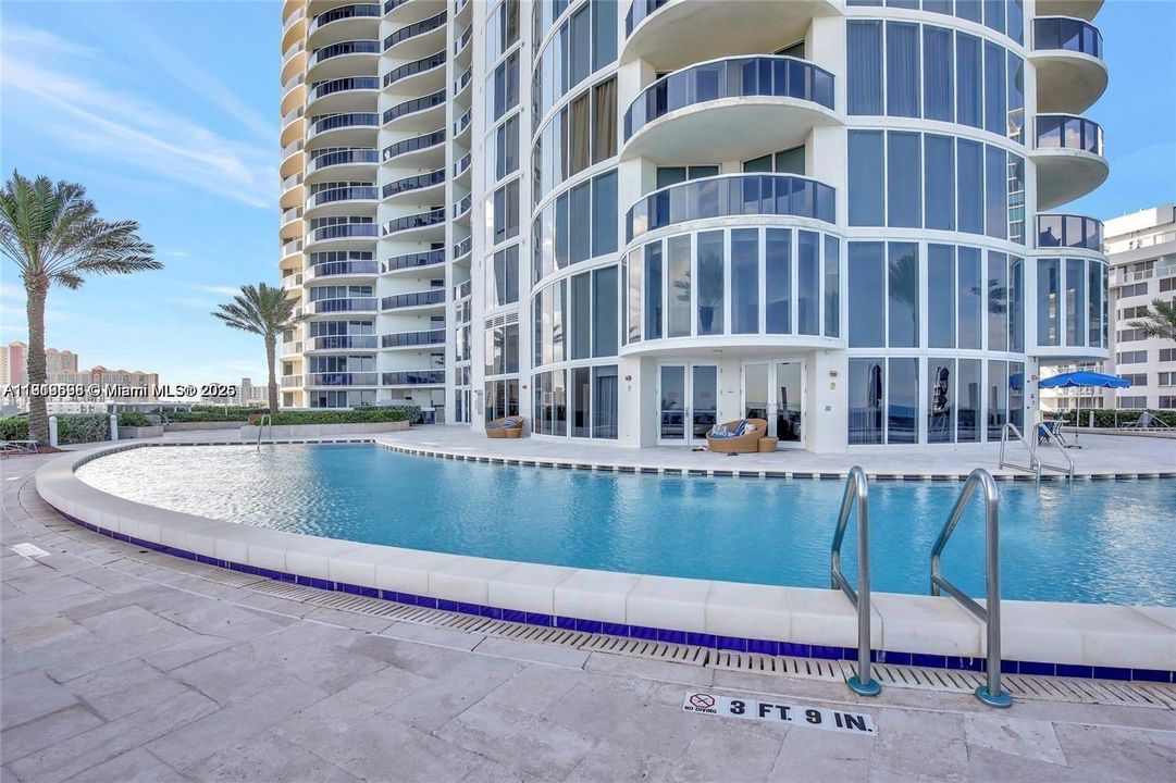 Active With Contract: $5,500 (2 beds, 2 baths, 1396 Square Feet)