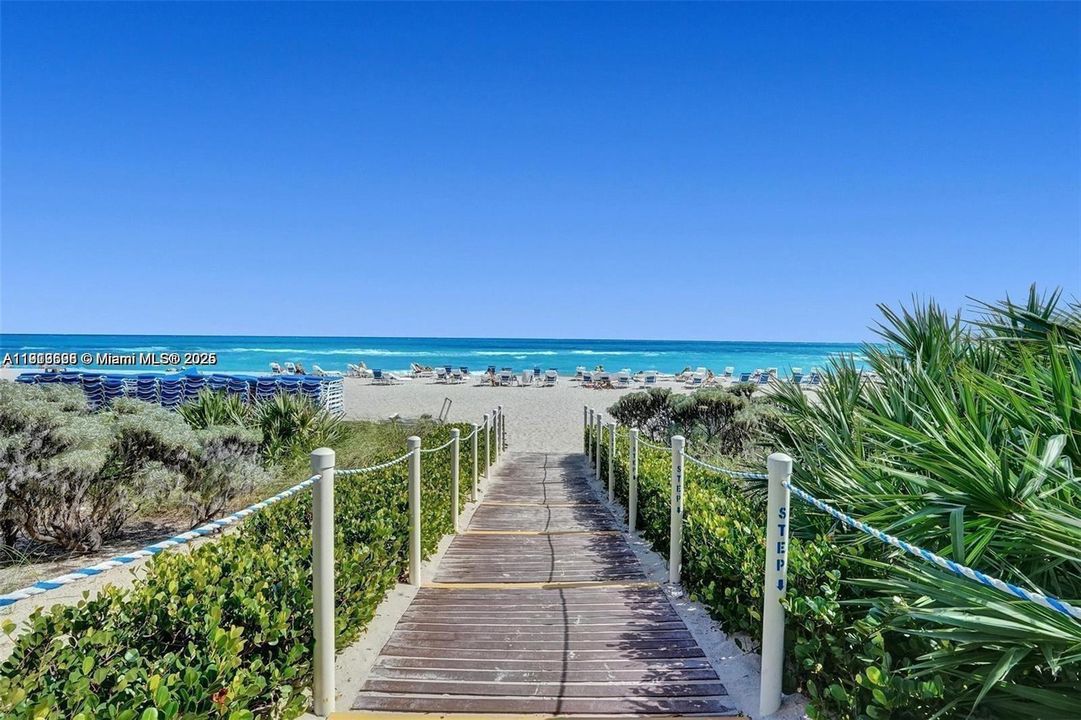 Active With Contract: $5,500 (2 beds, 2 baths, 1396 Square Feet)