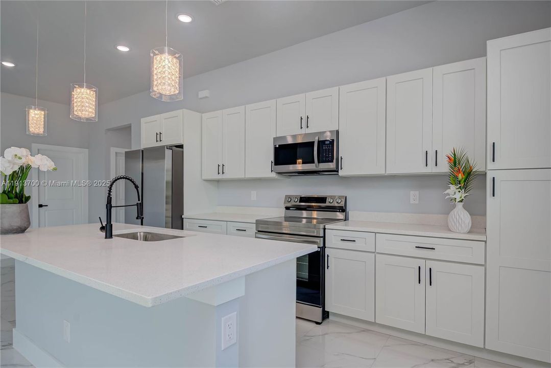 For Sale: $320,000 (3 beds, 2 baths, 1632 Square Feet)