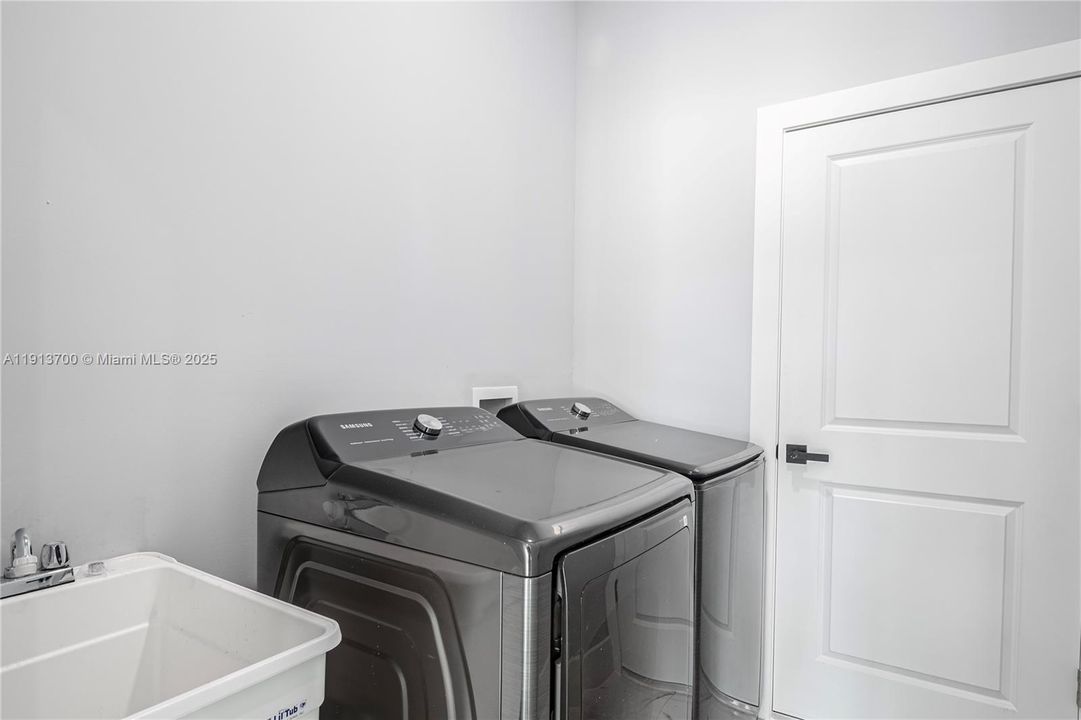 For Sale: $320,000 (3 beds, 2 baths, 1632 Square Feet)