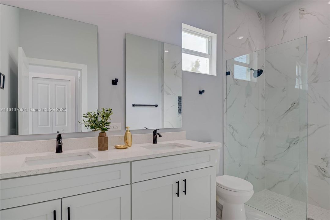 For Sale: $320,000 (3 beds, 2 baths, 1632 Square Feet)