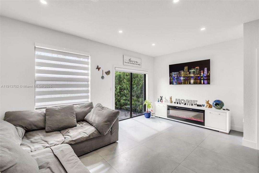 For Sale: $490,000 (3 beds, 2 baths, 1321 Square Feet)