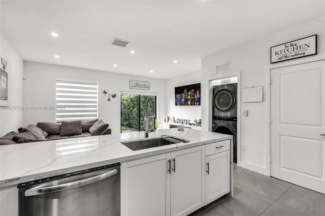 For Sale: $490,000 (3 beds, 2 baths, 1321 Square Feet)