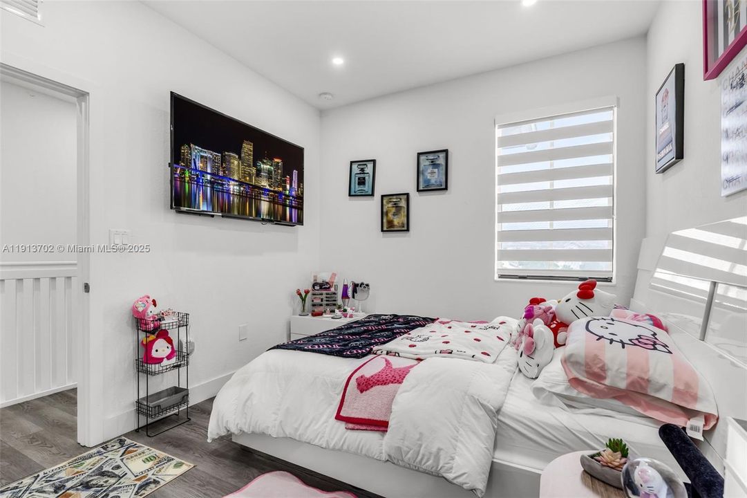 For Sale: $490,000 (3 beds, 2 baths, 1321 Square Feet)