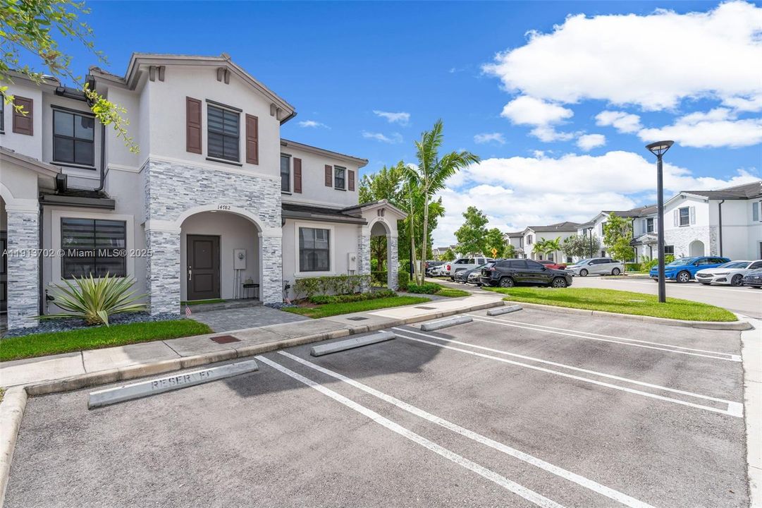 For Sale: $490,000 (3 beds, 2 baths, 1321 Square Feet)