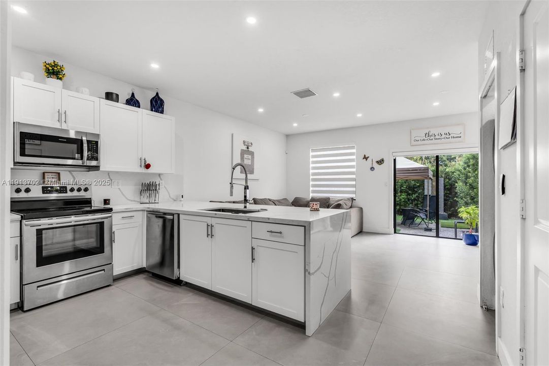 For Sale: $490,000 (3 beds, 2 baths, 1321 Square Feet)