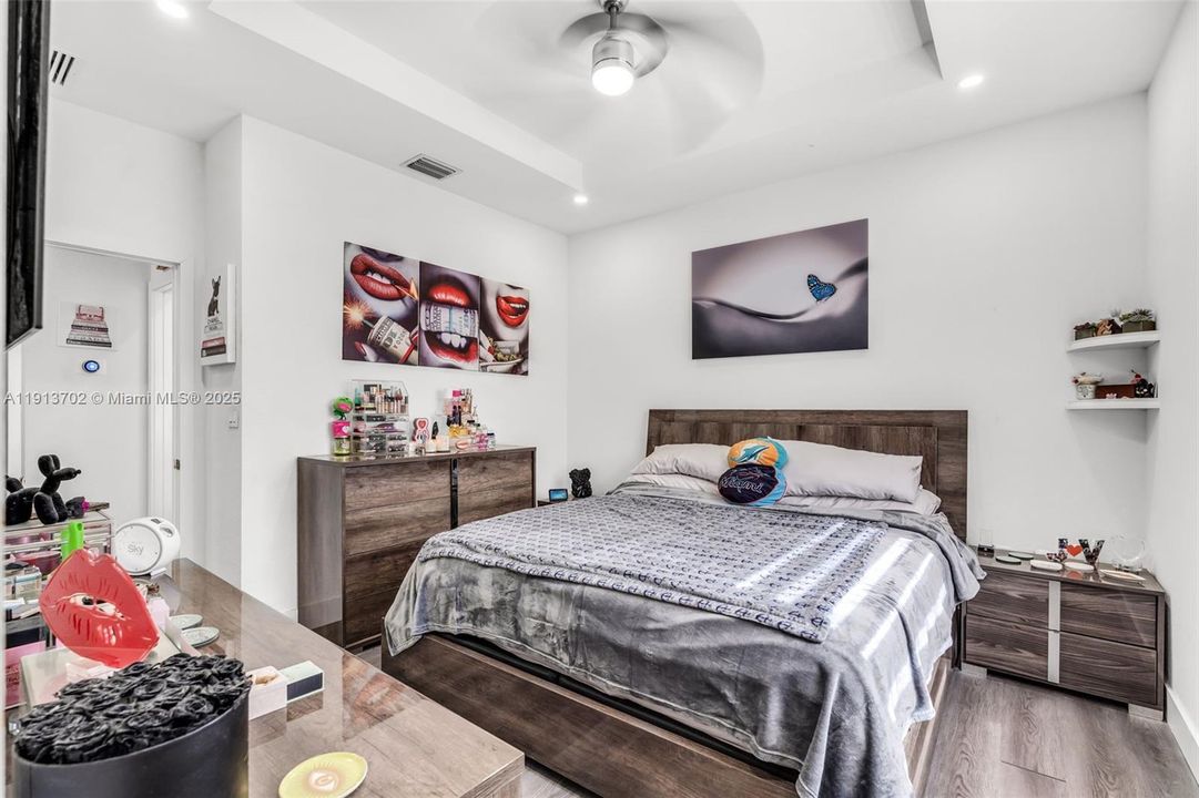 For Sale: $490,000 (3 beds, 2 baths, 1321 Square Feet)