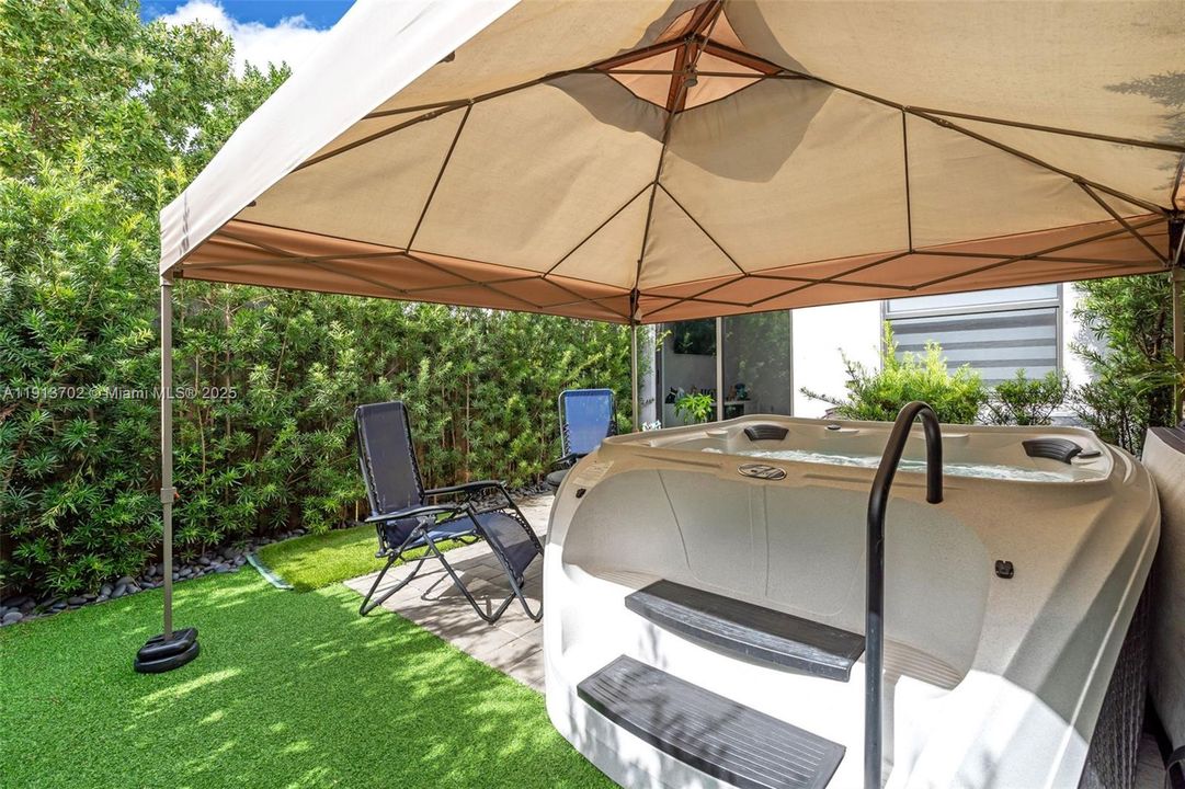 For Sale: $490,000 (3 beds, 2 baths, 1321 Square Feet)