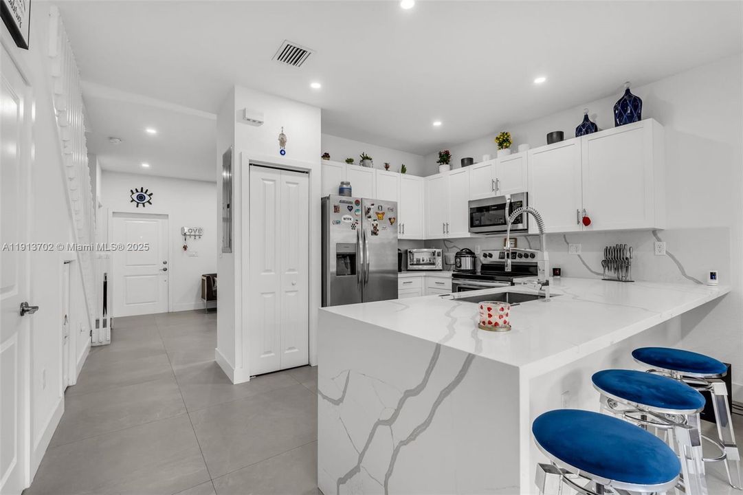 For Sale: $490,000 (3 beds, 2 baths, 1321 Square Feet)