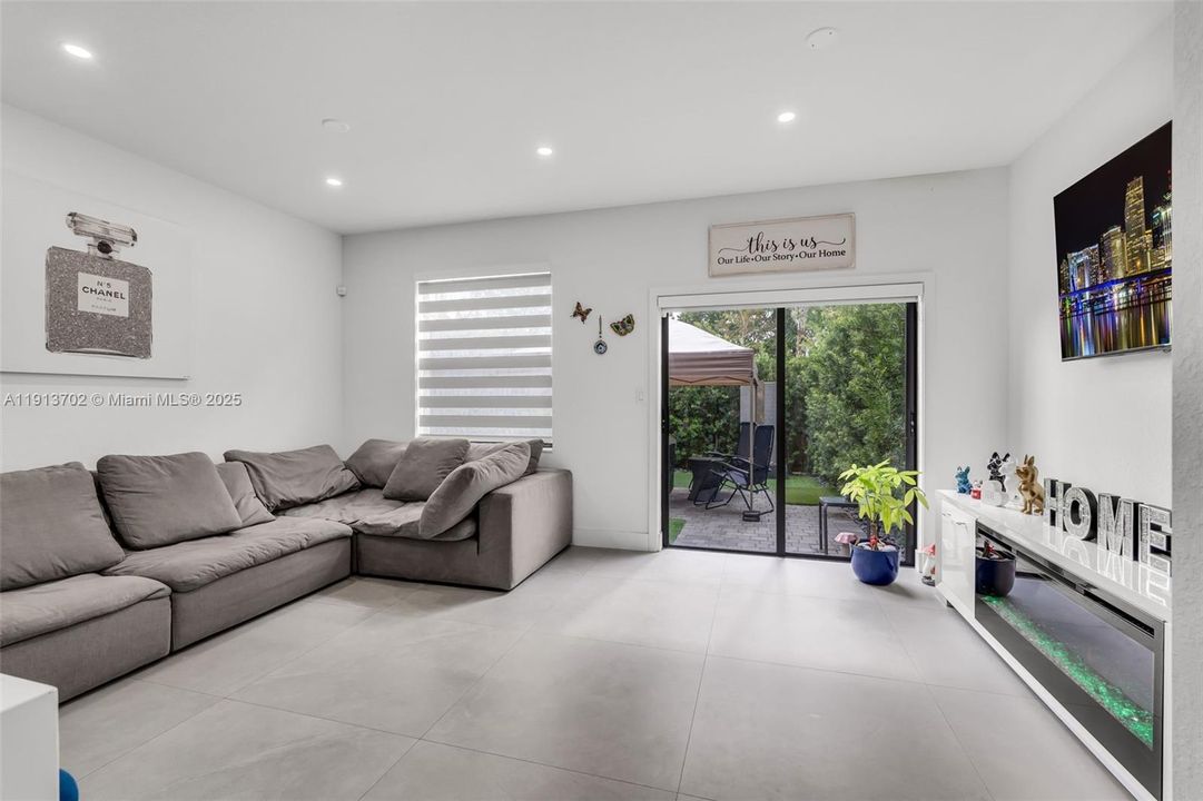 For Sale: $490,000 (3 beds, 2 baths, 1321 Square Feet)