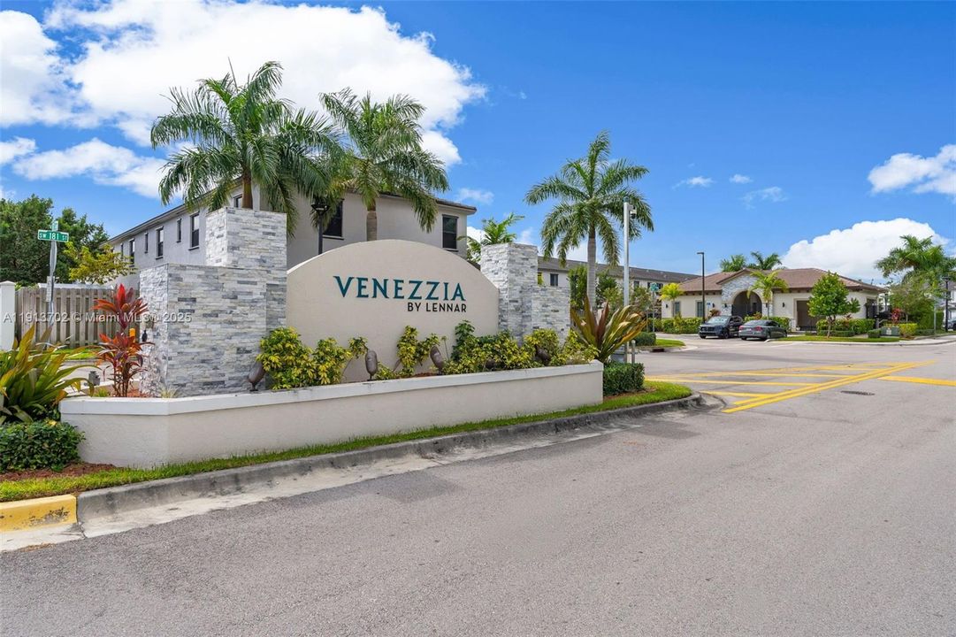 For Sale: $490,000 (3 beds, 2 baths, 1321 Square Feet)