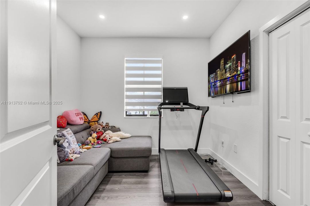 For Sale: $490,000 (3 beds, 2 baths, 1321 Square Feet)