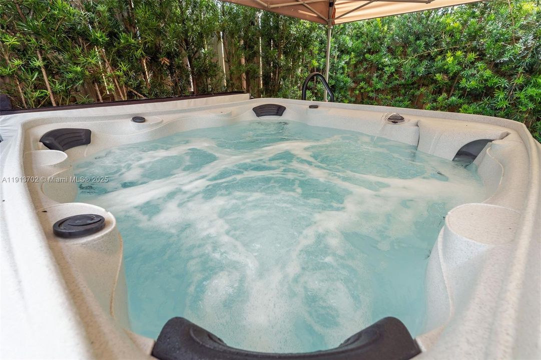 For Sale: $490,000 (3 beds, 2 baths, 1321 Square Feet)