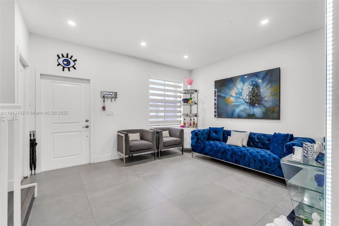 For Sale: $490,000 (3 beds, 2 baths, 1321 Square Feet)