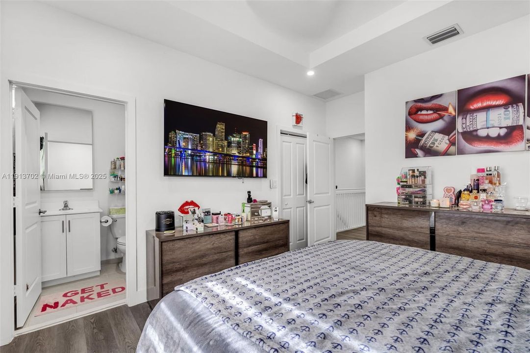 For Sale: $490,000 (3 beds, 2 baths, 1321 Square Feet)