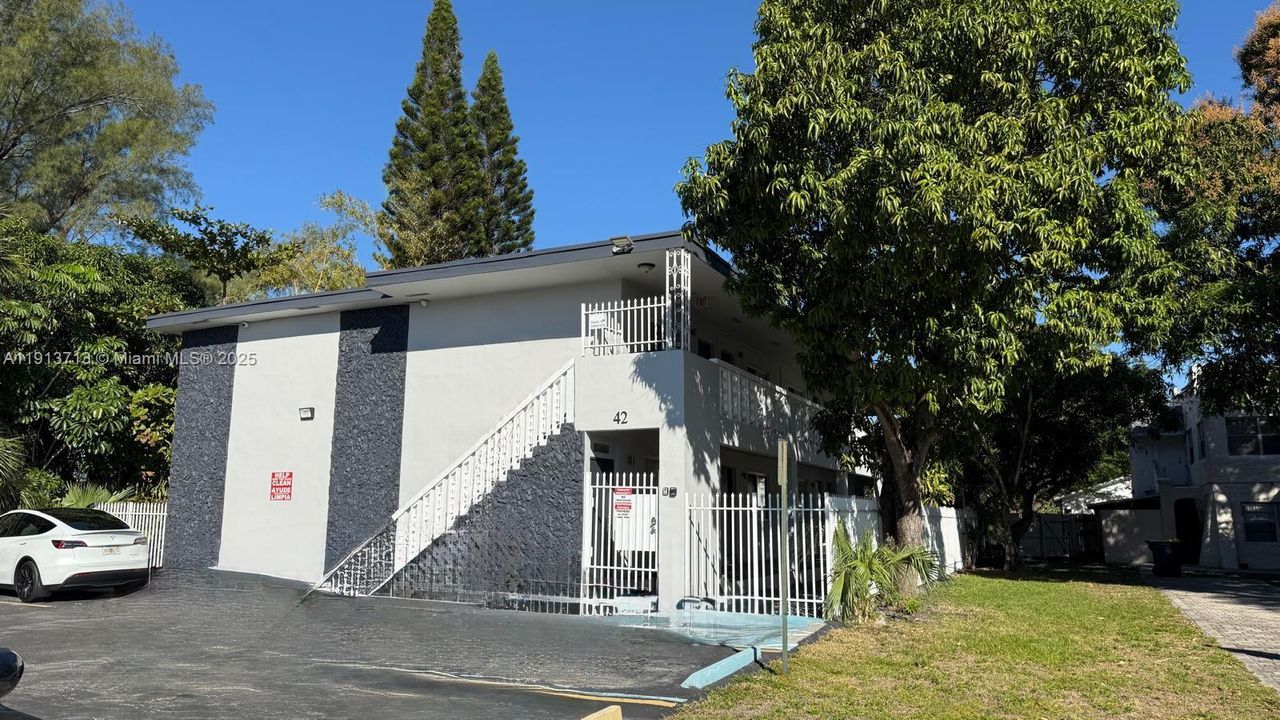 For Rent: $1,750 (1 beds, 1 baths, 600 Square Feet)