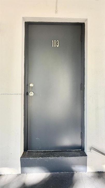 For Rent: $1,750 (1 beds, 1 baths, 600 Square Feet)