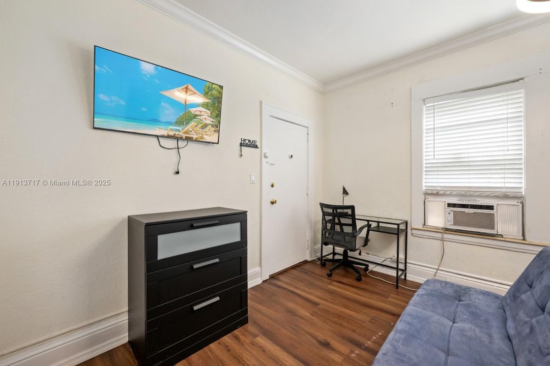 For Sale: $199,000 (0 beds, 1 baths, 351 Square Feet)