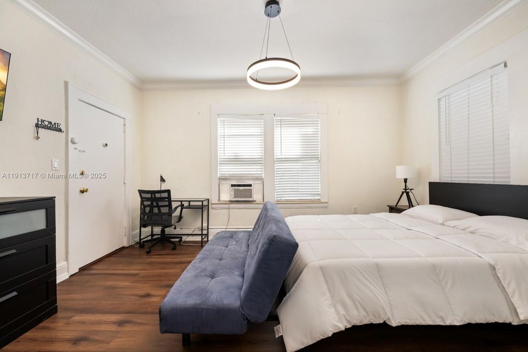 For Sale: $199,000 (0 beds, 1 baths, 351 Square Feet)