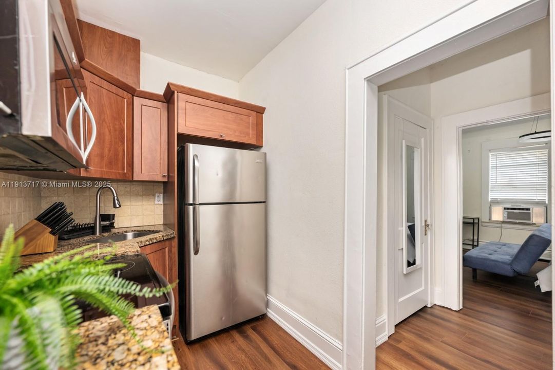 For Sale: $199,000 (0 beds, 1 baths, 351 Square Feet)