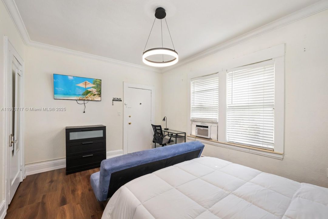 For Sale: $199,000 (0 beds, 1 baths, 351 Square Feet)