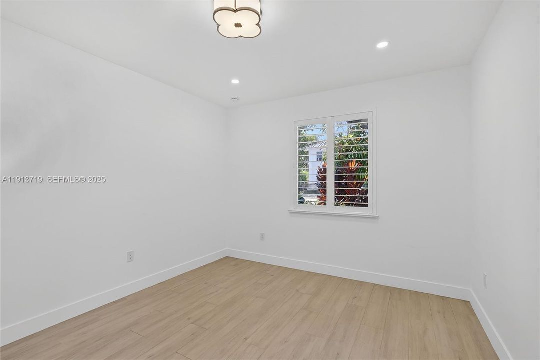 For Sale: $1,650,000 (3 beds, 2 baths, 1718 Square Feet)