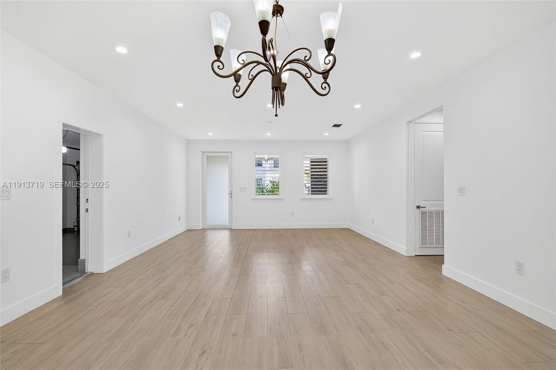 For Sale: $1,650,000 (3 beds, 2 baths, 1718 Square Feet)