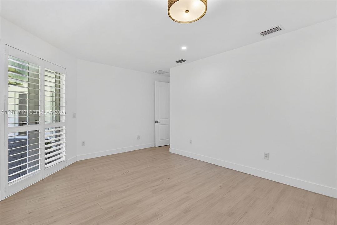 For Sale: $1,650,000 (3 beds, 2 baths, 1718 Square Feet)