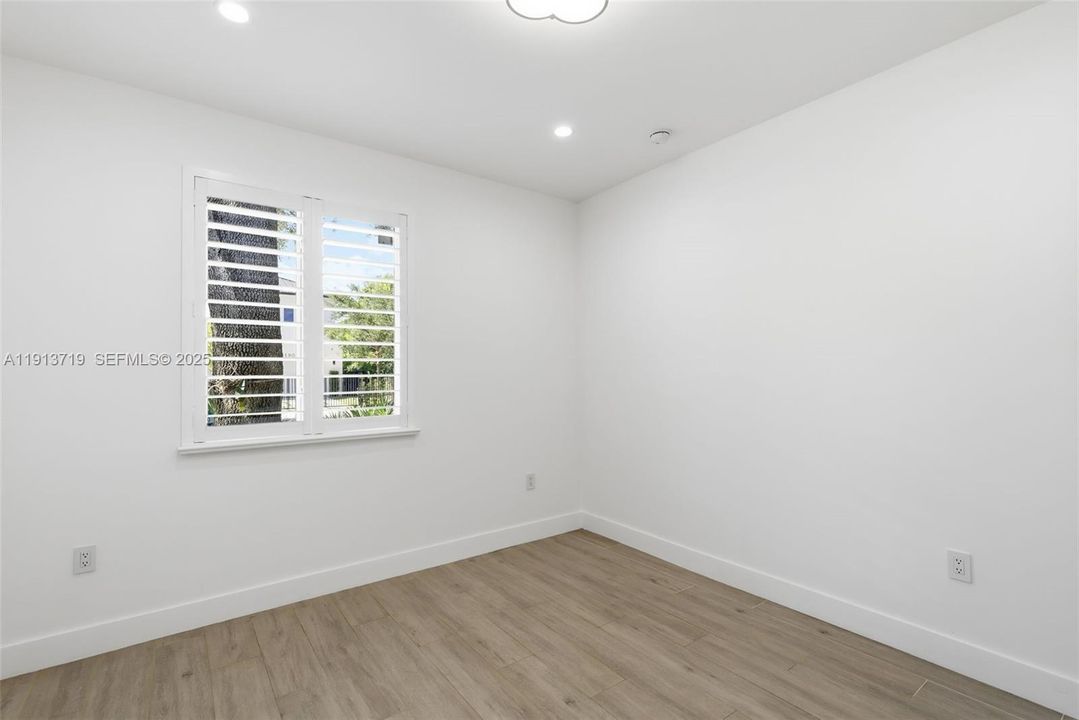 For Sale: $1,650,000 (3 beds, 2 baths, 1718 Square Feet)