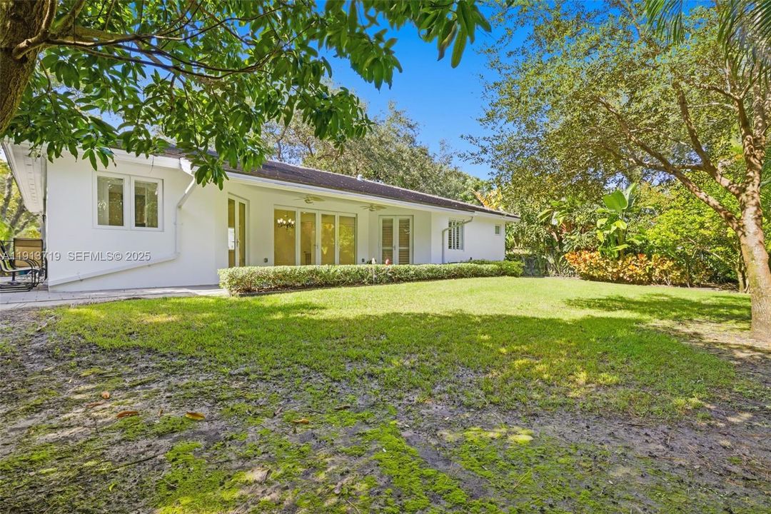 For Sale: $1,650,000 (3 beds, 2 baths, 1718 Square Feet)