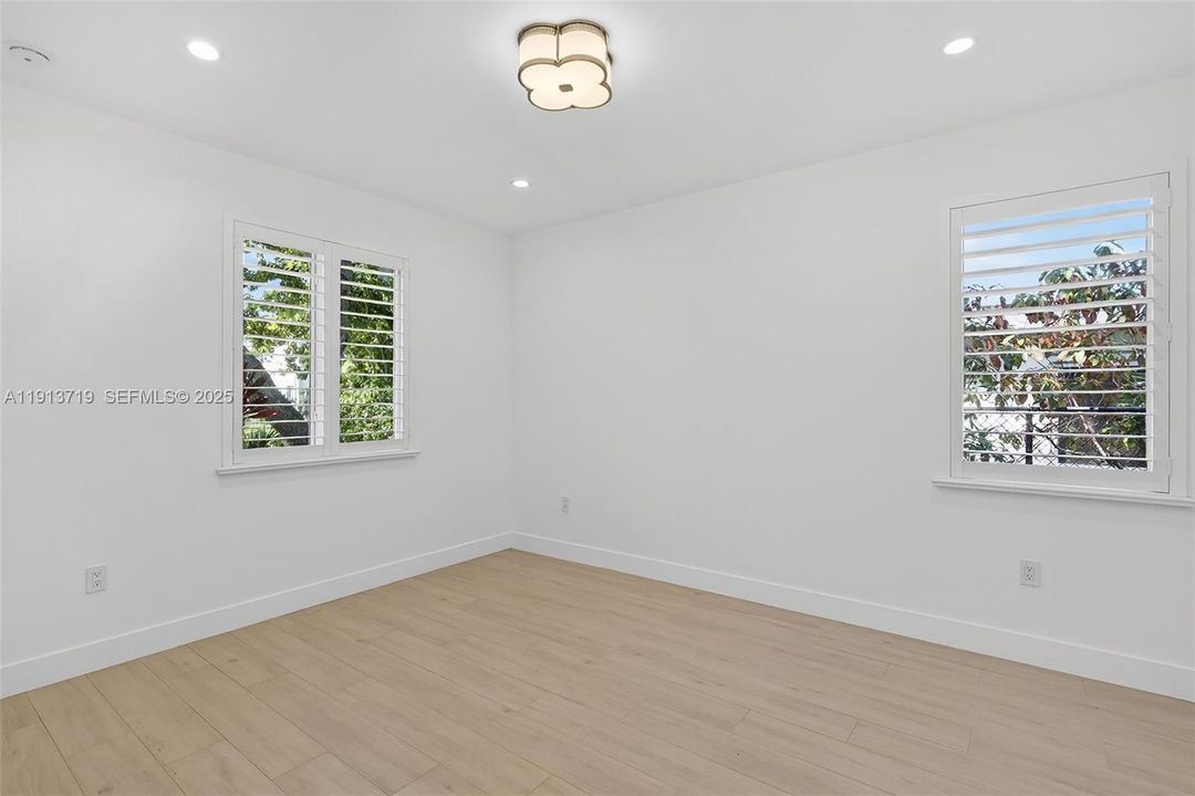 For Sale: $1,650,000 (3 beds, 2 baths, 1718 Square Feet)