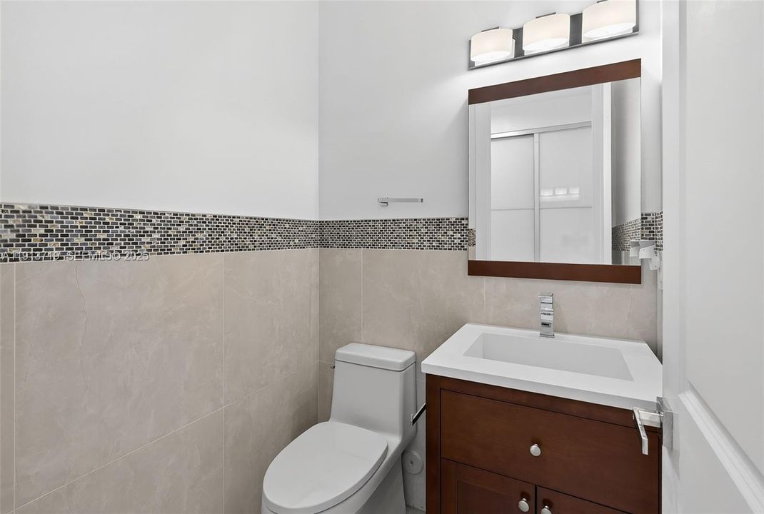 For Sale: $1,650,000 (3 beds, 2 baths, 1718 Square Feet)