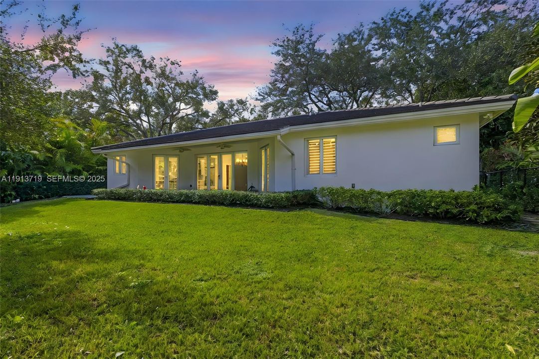 For Sale: $1,650,000 (3 beds, 2 baths, 1718 Square Feet)