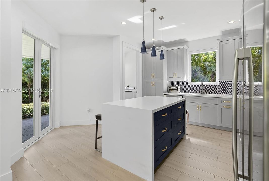 For Sale: $1,650,000 (3 beds, 2 baths, 1718 Square Feet)