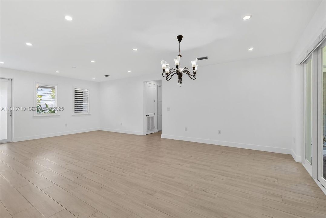 For Sale: $1,650,000 (3 beds, 2 baths, 1718 Square Feet)