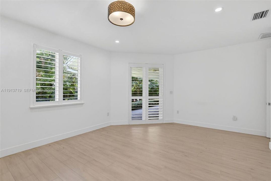 For Sale: $1,650,000 (3 beds, 2 baths, 1718 Square Feet)